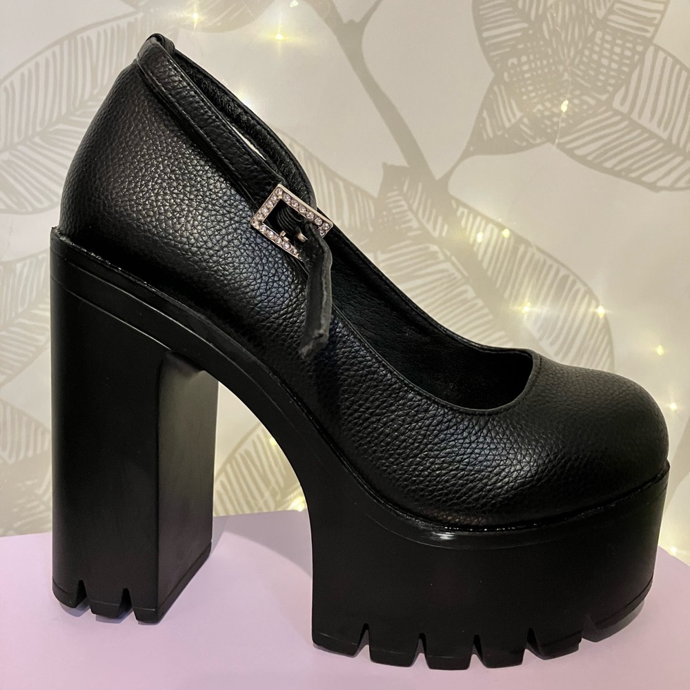 Minimalist Ankle Strap Platform Court Pumps - Picture 5 of 13